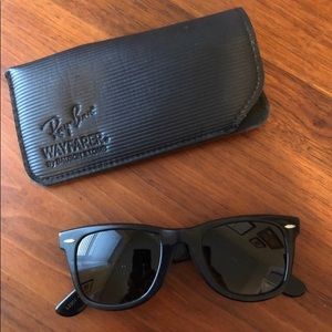 🕶✨Authentic Vintage Ray-Ban Wayfarer sunglasses